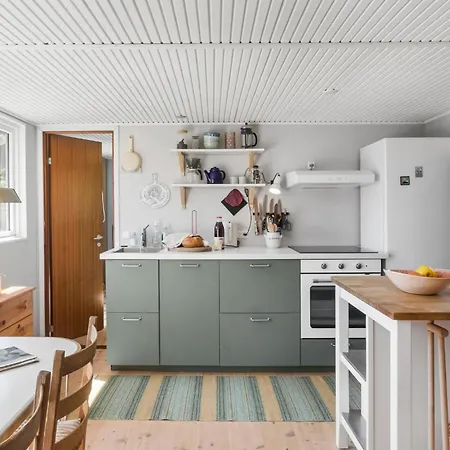 Holiday home Gorgeous In Vaeggerlose With Kitchen