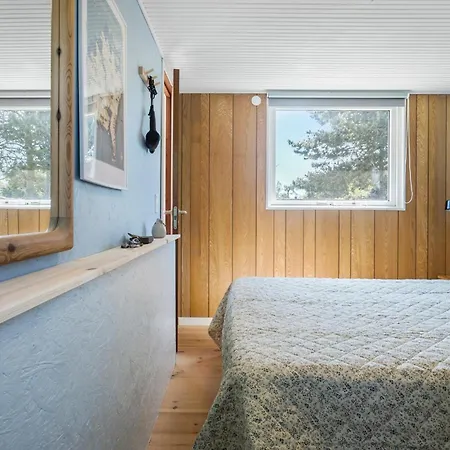 Holiday home Gorgeous In Vaeggerlose With Kitchen