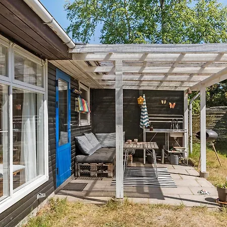 Holiday home Gorgeous In Vaeggerlose With Kitchen