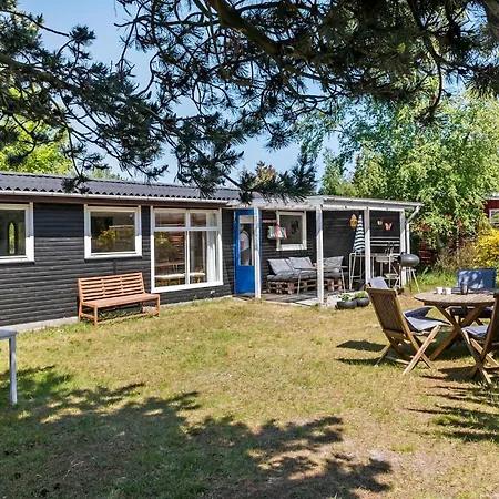 Holiday home Gorgeous In Vaeggerlose With Kitchen